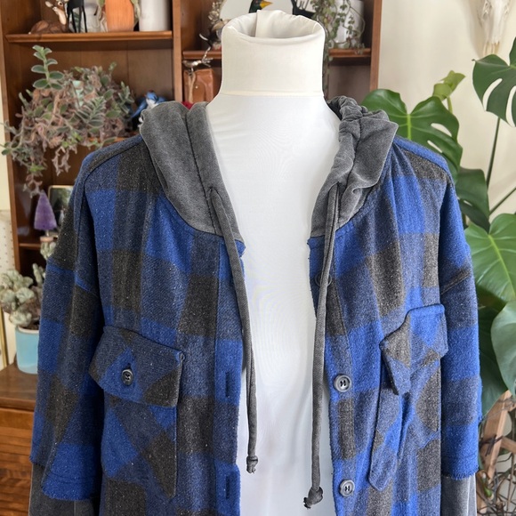 Oli & Hali Blue and Charcoal Gray Plaid Flannel Distressed Shacket Hooded Jacket - Picture 3 of 14